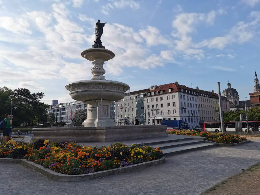 Hauptbahnhof Würzburg, 2022
